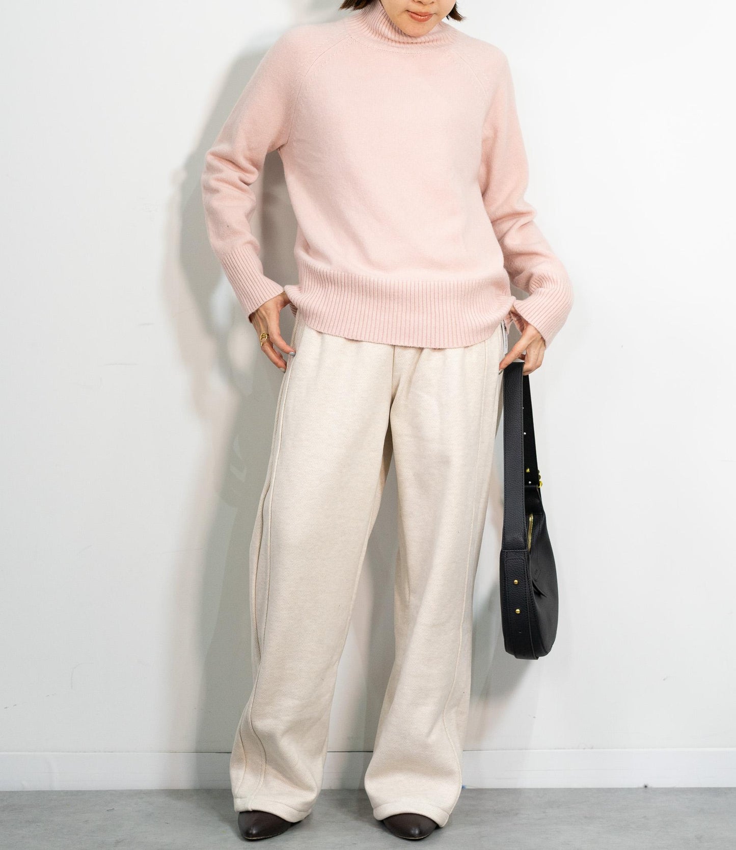 ソフトカシミアハイネックニット