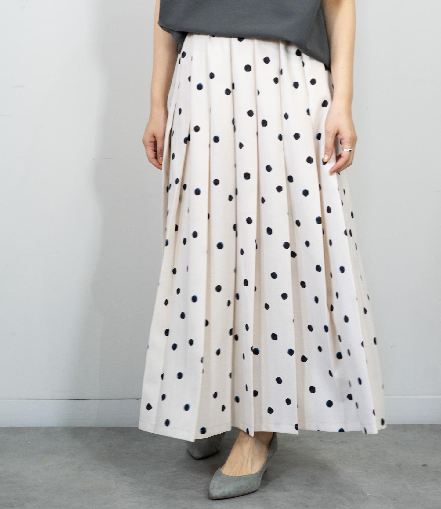 ランダムドットミモレタックスカート