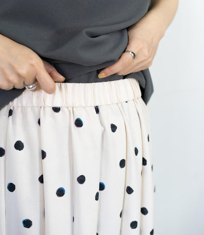 ランダムドットミモレタックスカート