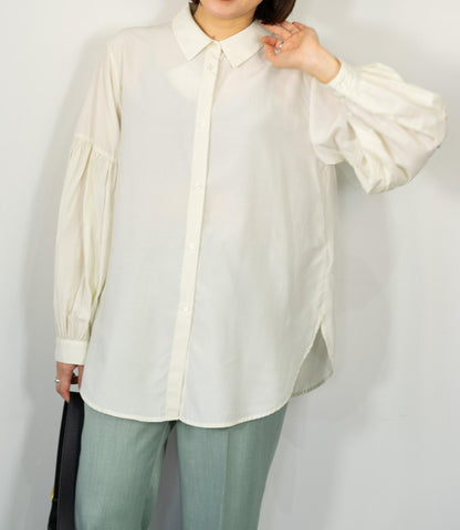 バンドカラーギャザーボリュームブラウス