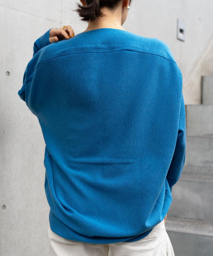 ボートネックニット