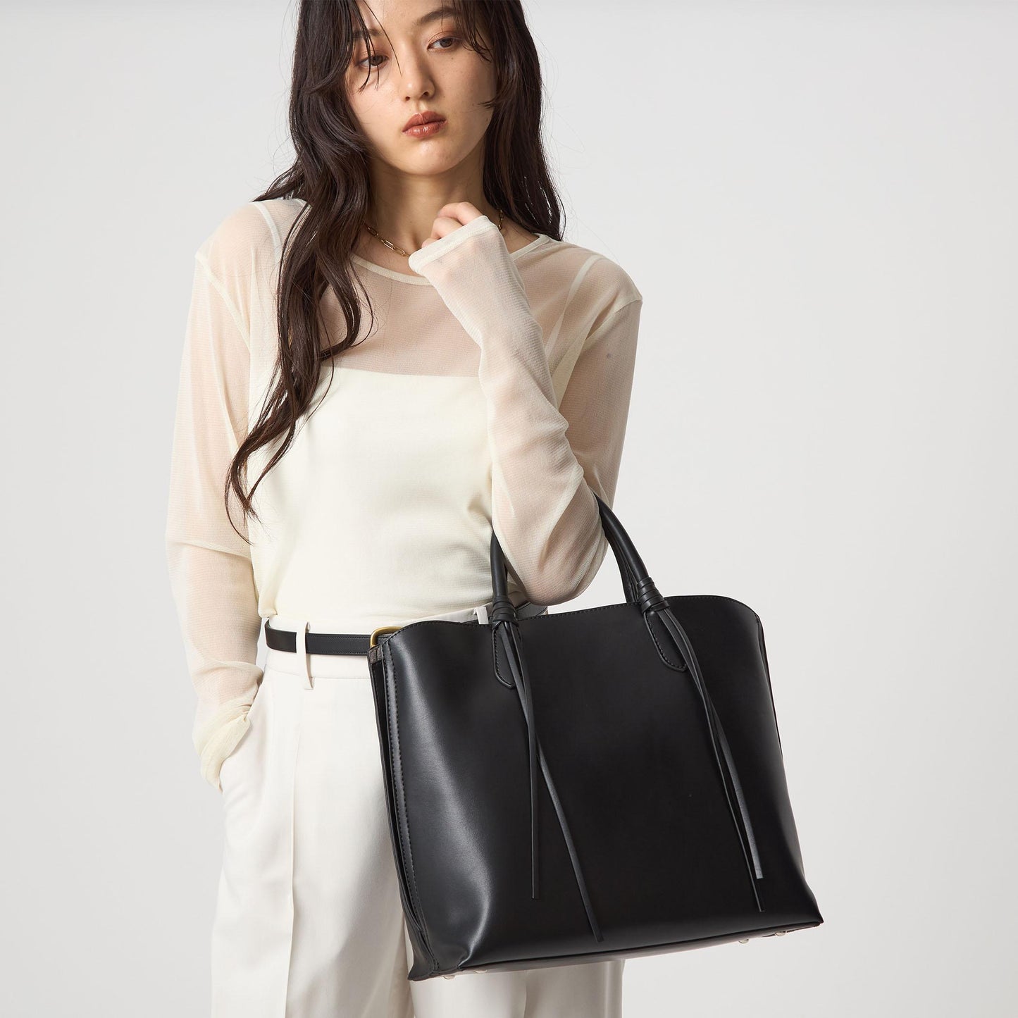 【WEB限定】2WAYタッセルハンドル A4 トートバッグ / ショルダーバッグ