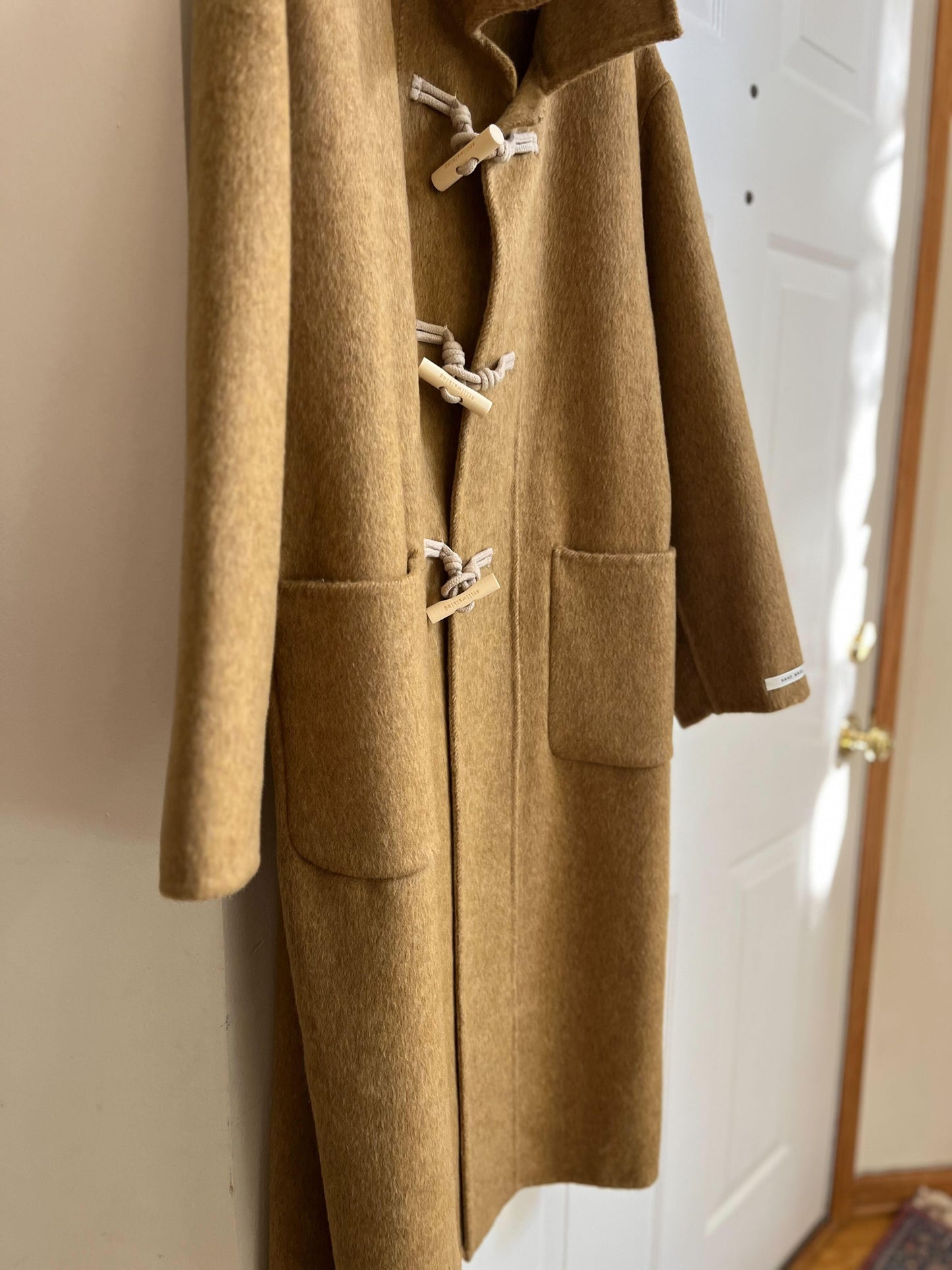 マスタードダッフルコート