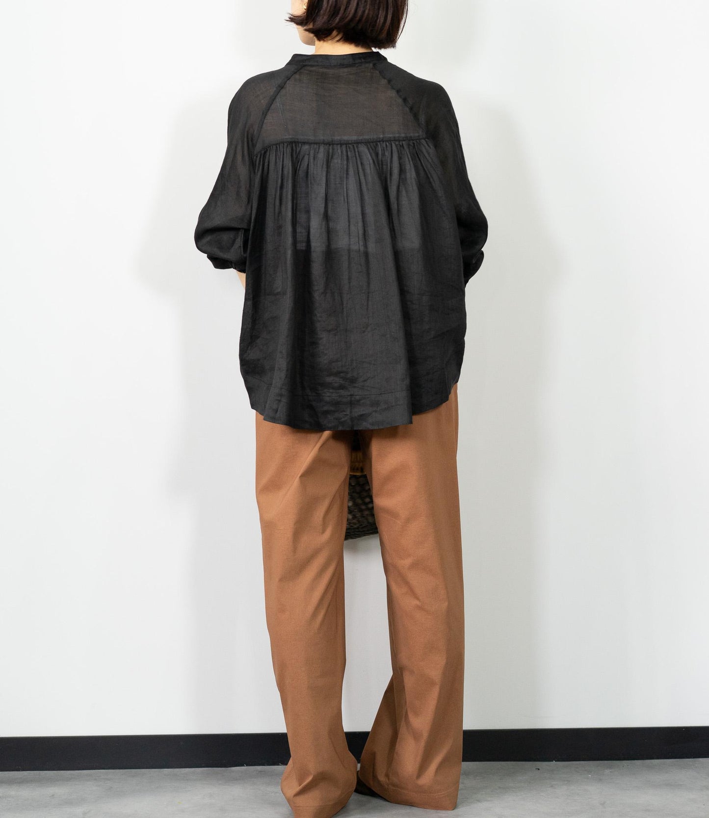 ストレッチリネンストレートパンツ