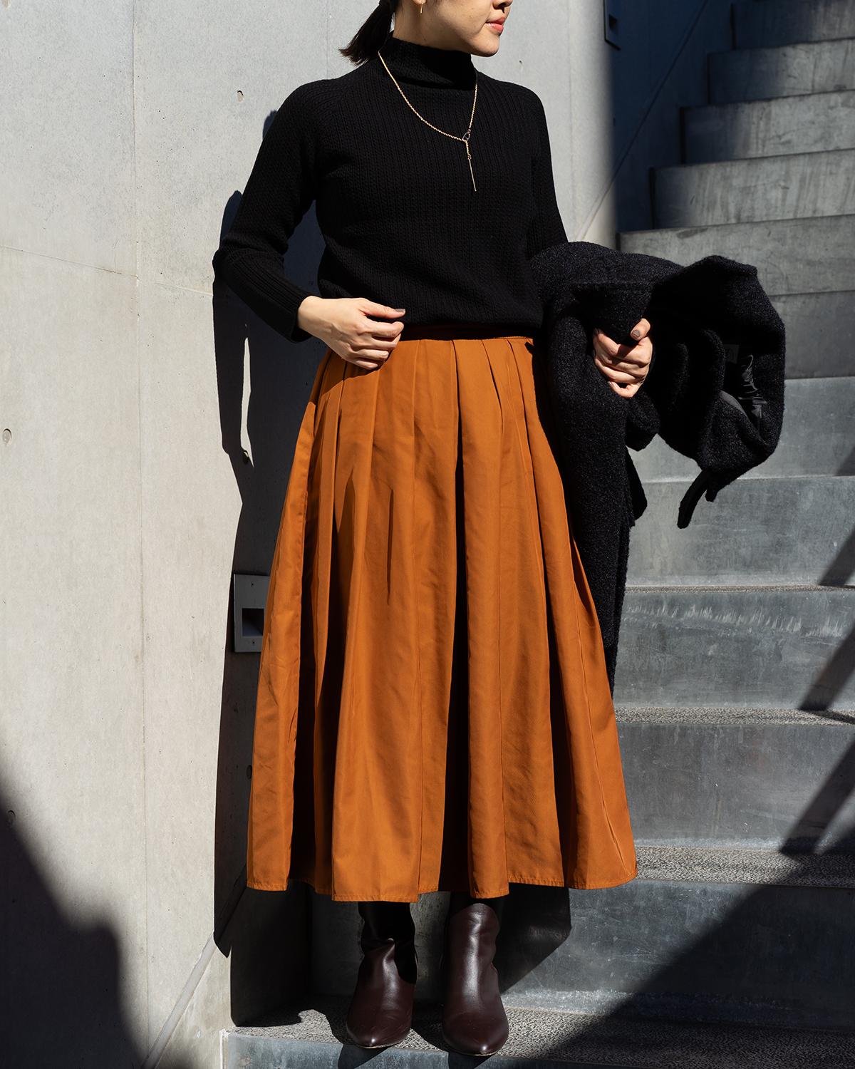 ケーブル柄ボトルネックニット