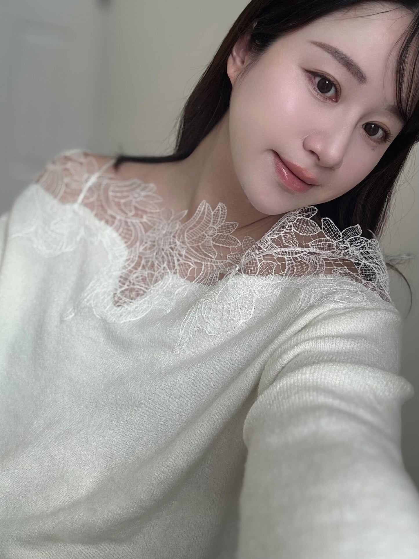 レースデザインオフショルニット