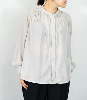 パウダーサテンギャザーブラウス