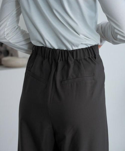 タックワイドパンツ