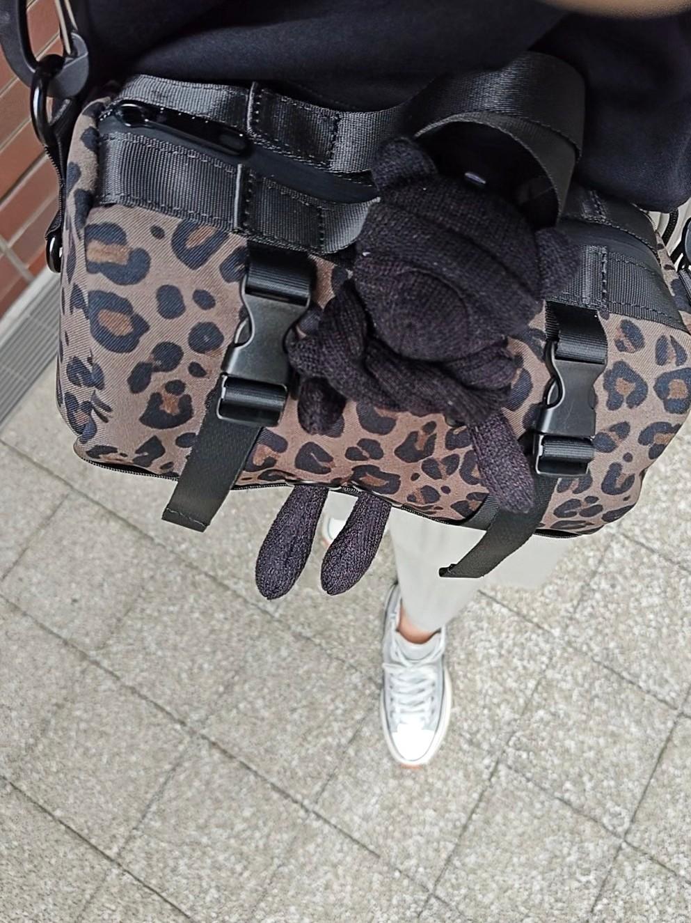 クロスボディーベアバッグ