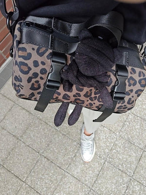 クロスボディーベアバッグ