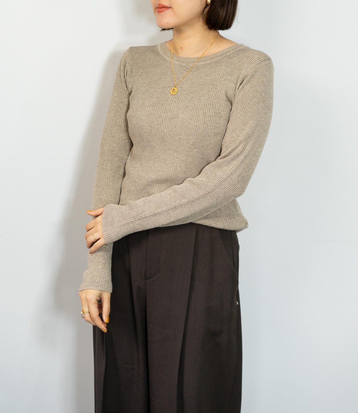 ラメリブクルーネックスリムニット