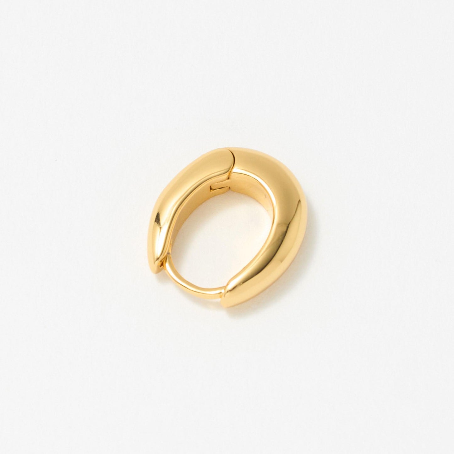 オーバル フープ ピアス