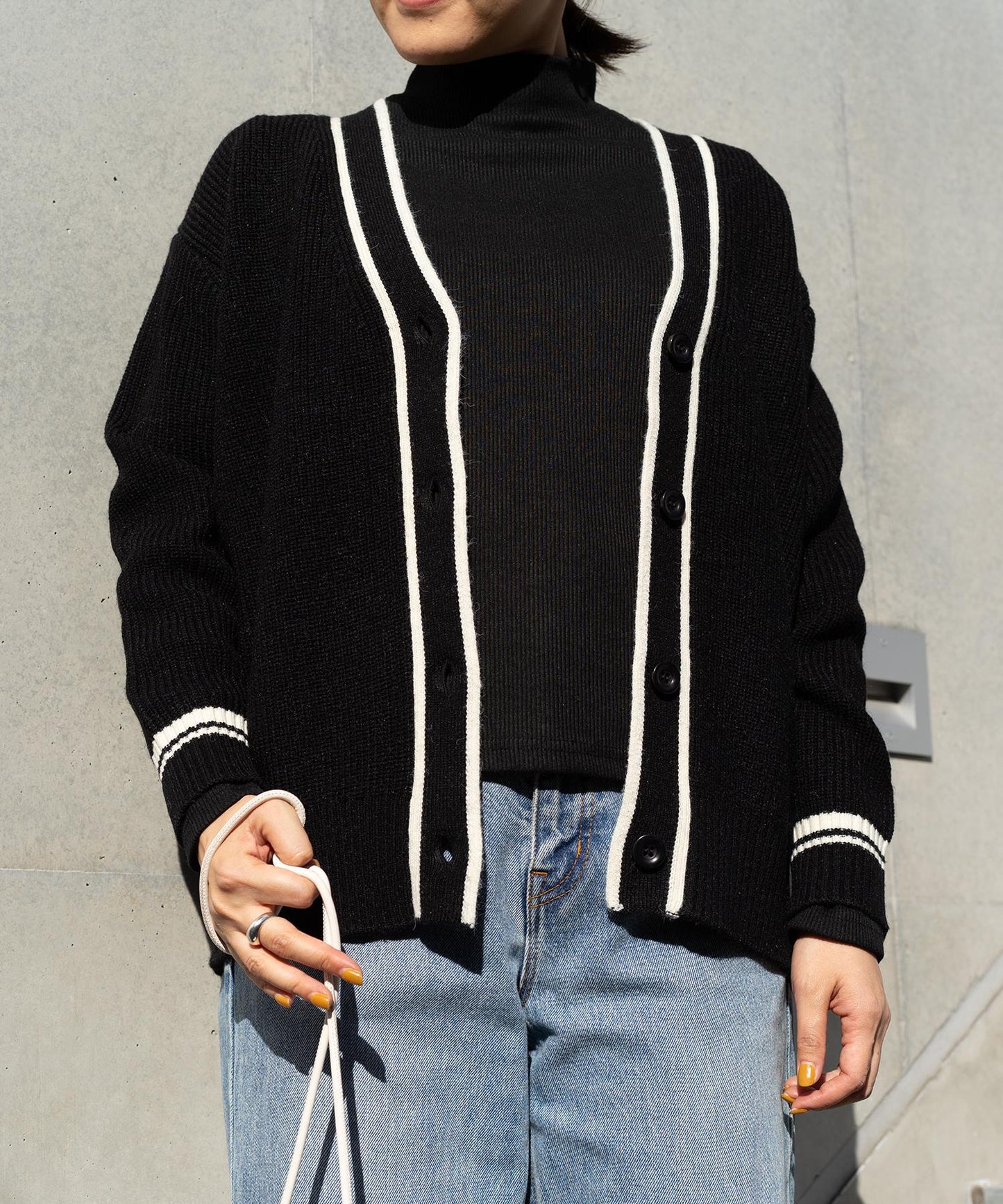 Vネックカーディガン