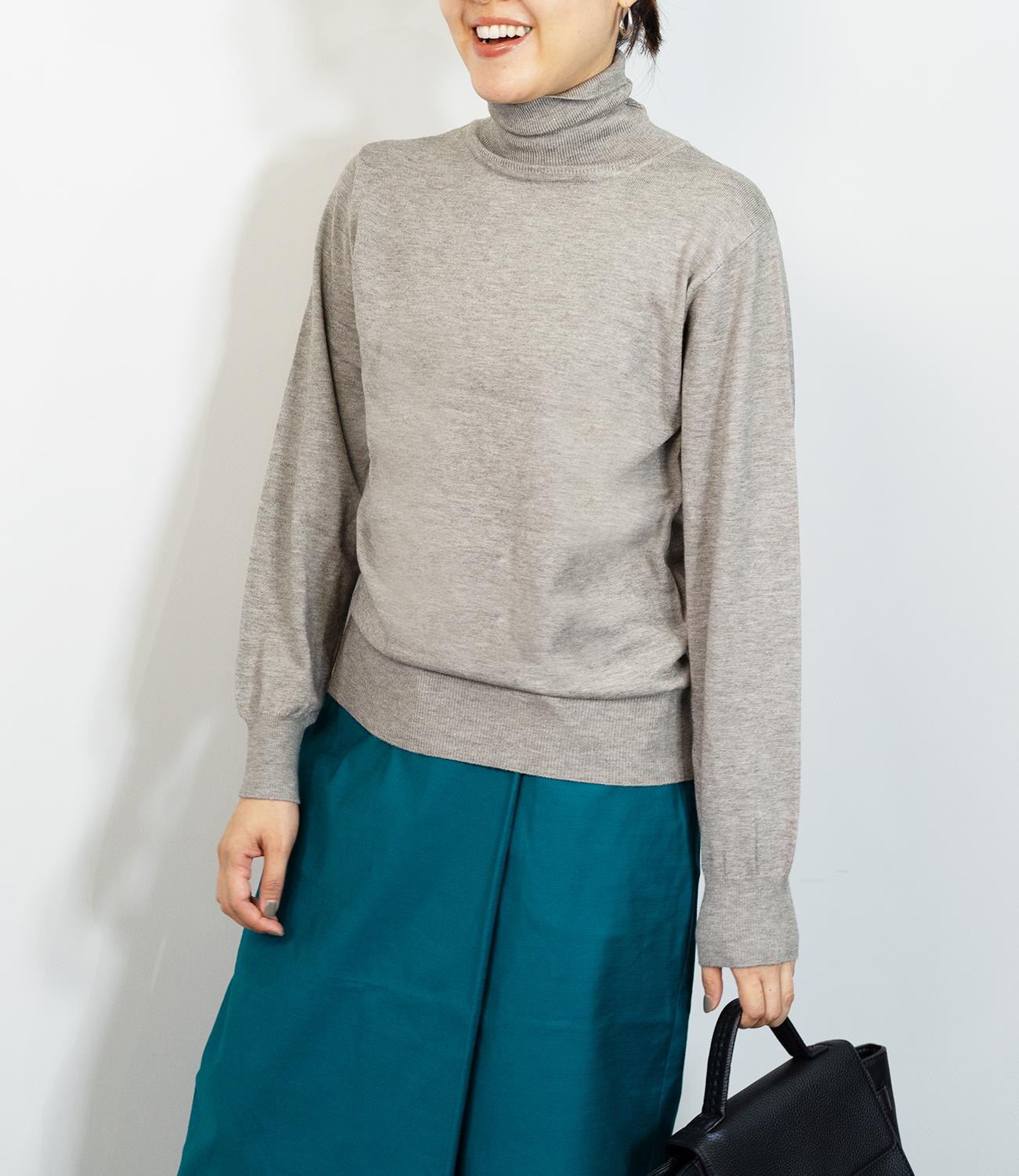 タートルネックソフトニット