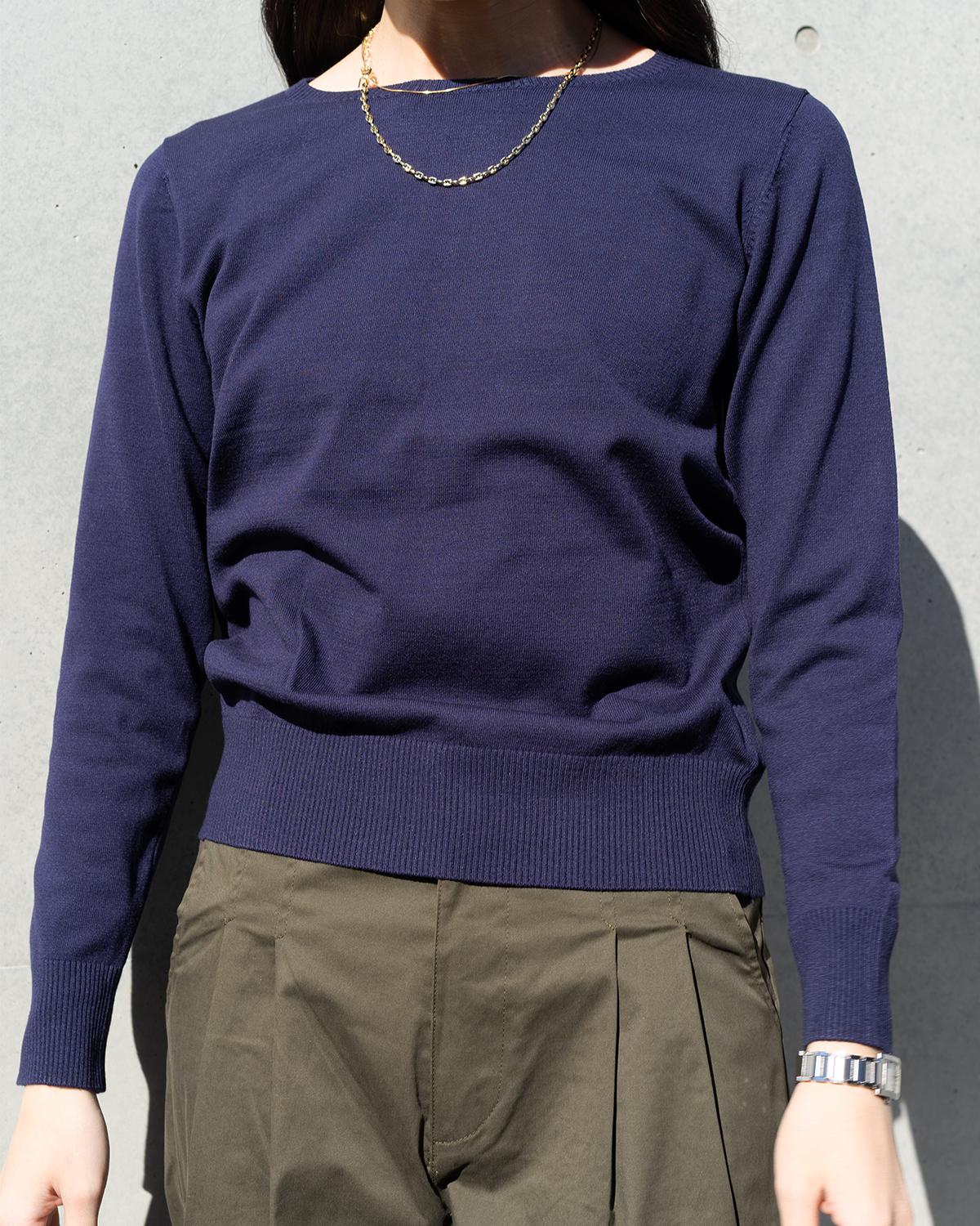 クルーネックストレートニット