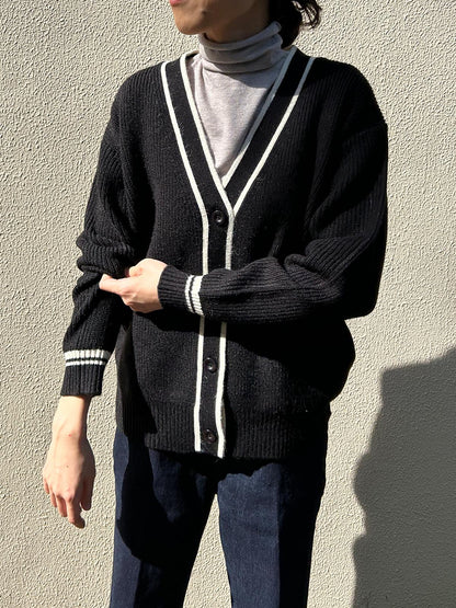 Vネックカーディガン