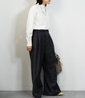 コンパクトハイネックニット