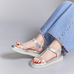 Tストラップ プラットフォーム サンダル