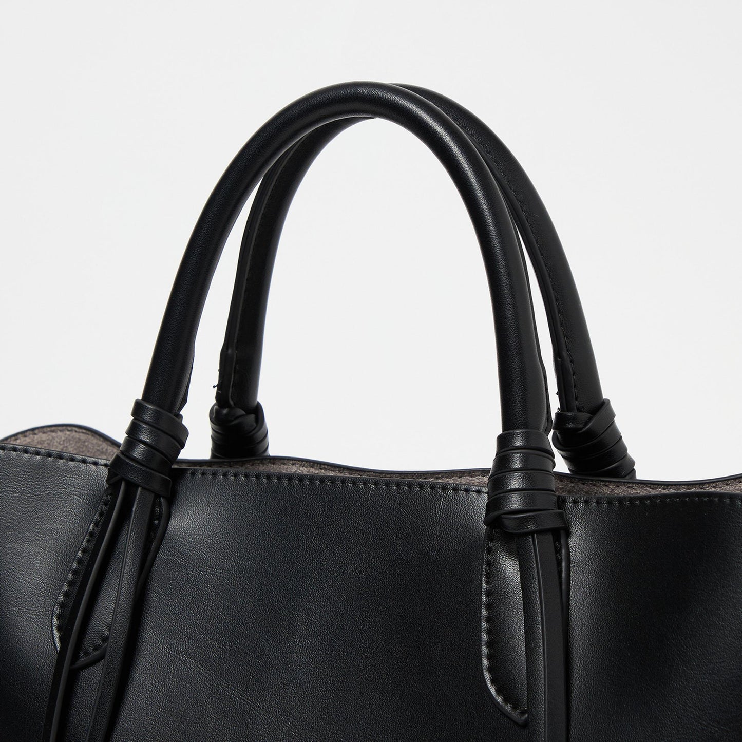 【WEB限定】2WAYタッセルハンドル A4 トートバッグ / ショルダーバッグ