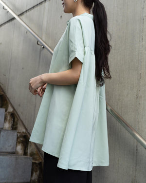 バックティアードバンドカラー半袖ブラウス