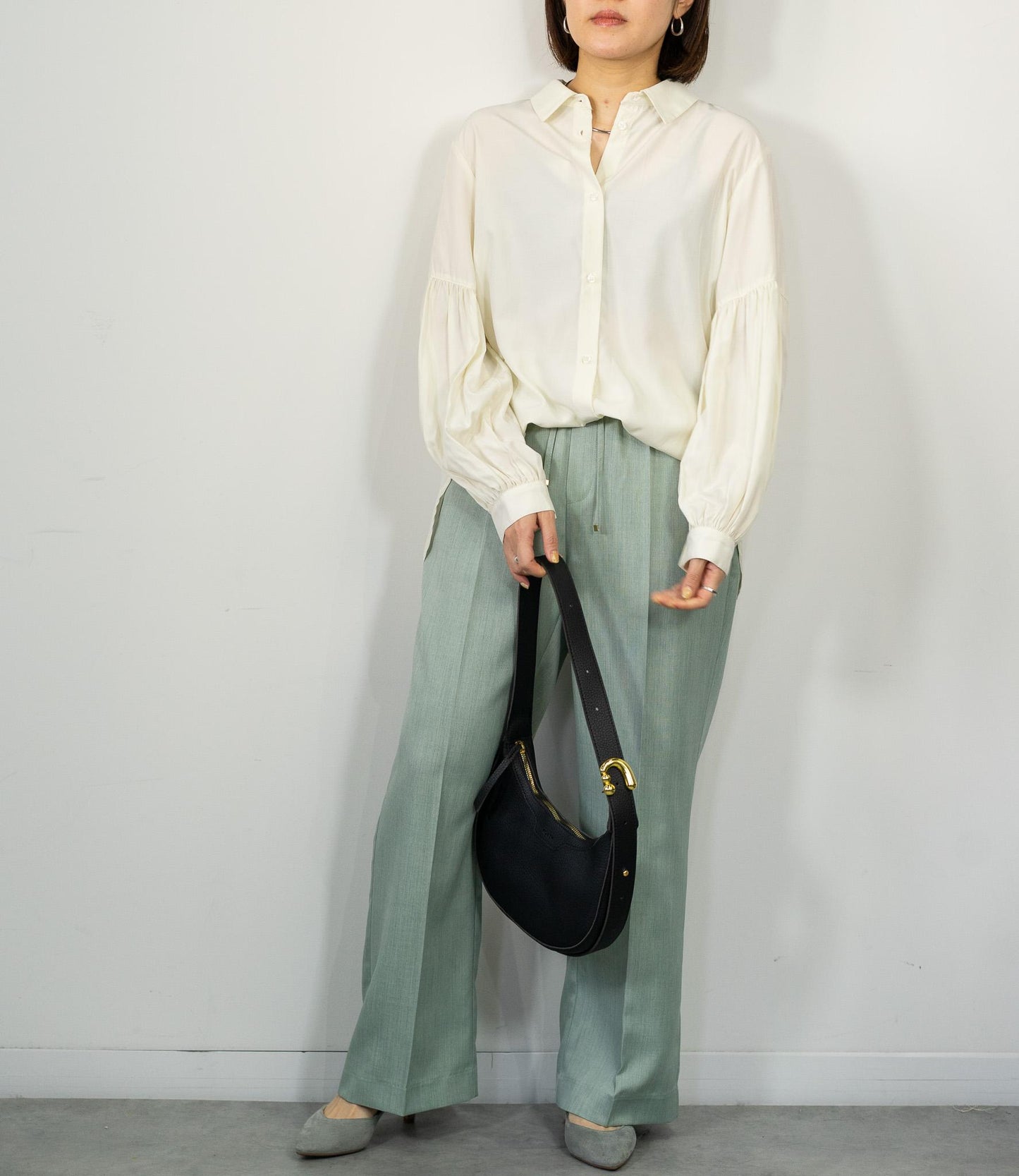 バンドカラーギャザーボリュームブラウス