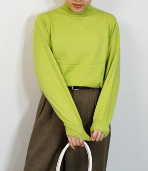 タートルネックソフトニット