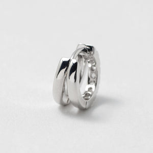 パヴェ Vシェイプ フープ ピアス