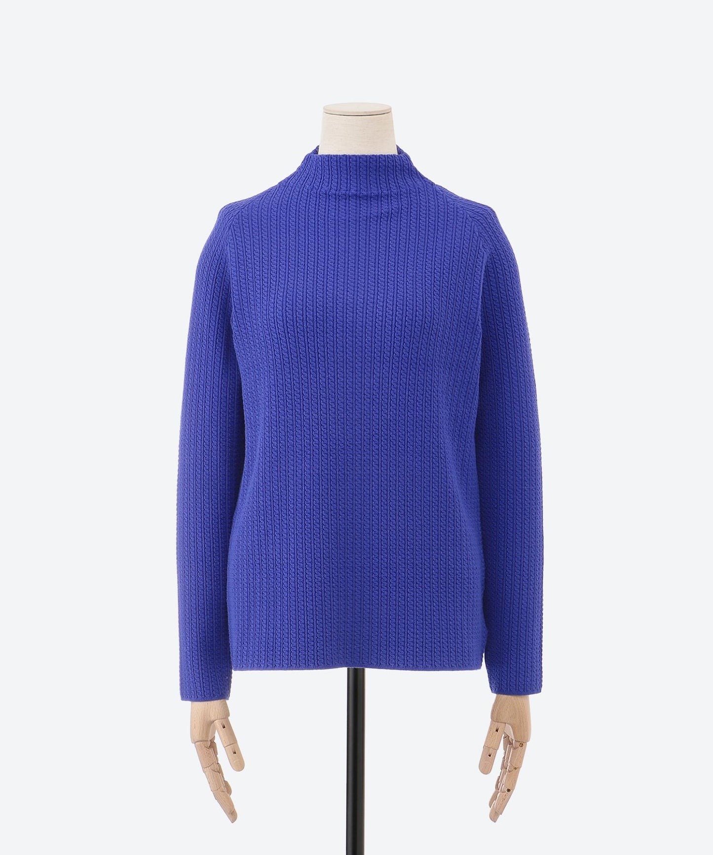 ケーブル柄ボトルネックニット