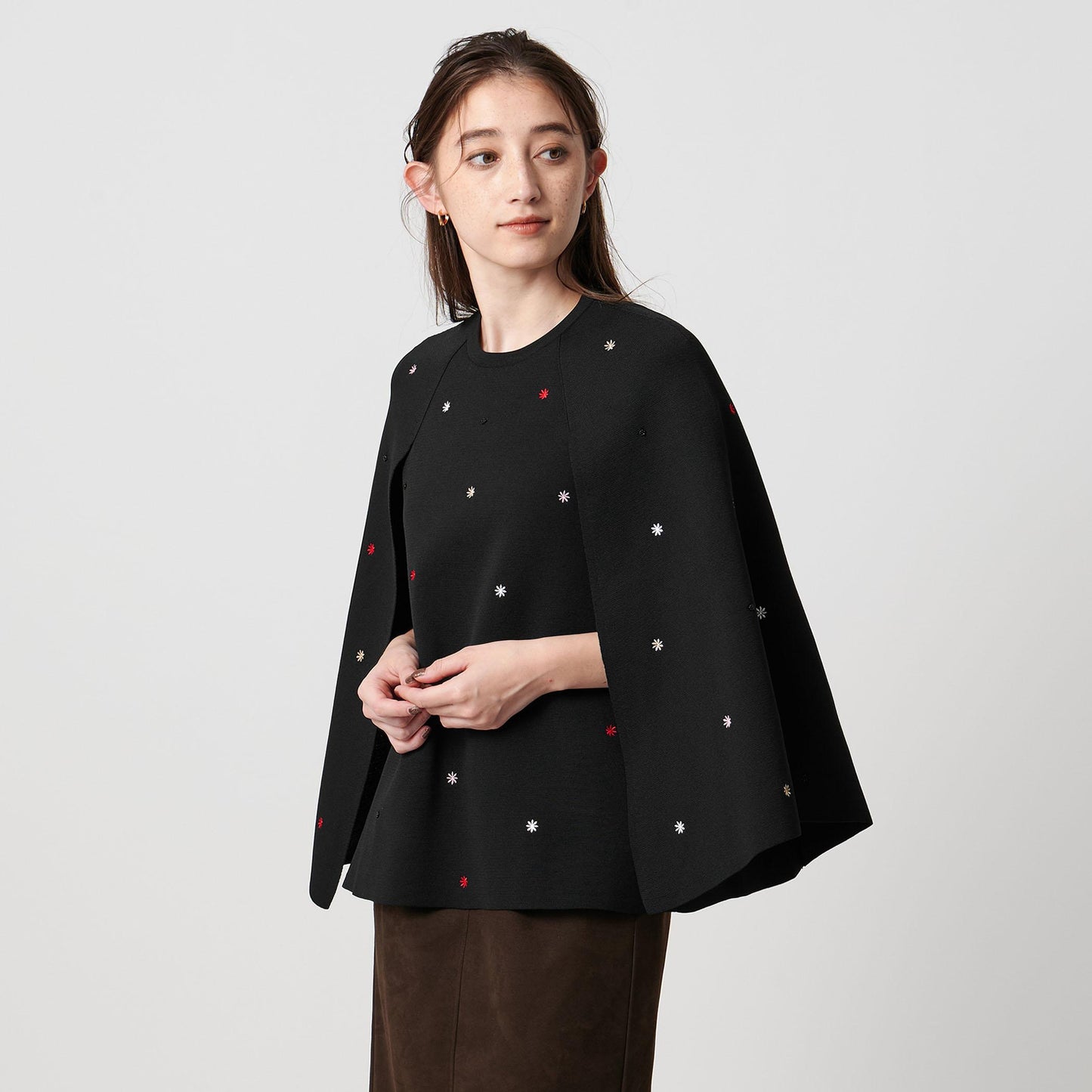 エンブロイダリー フラワー ケープニット ‐ウォッシャブル‐