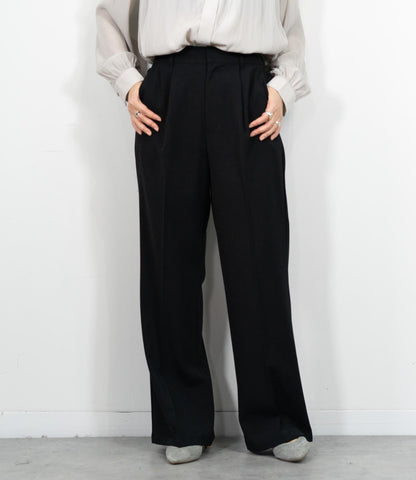 タックストレートパンツ