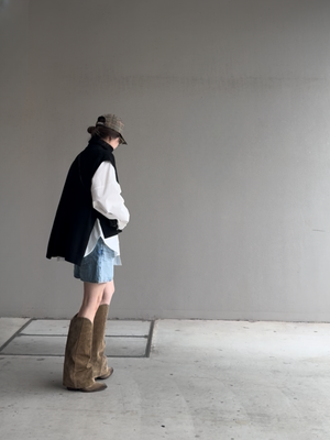 タートルネックスリットベスト