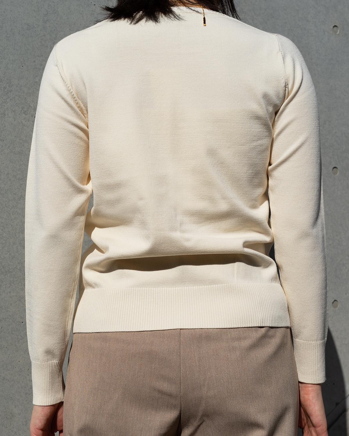 クルーネックストレートニット