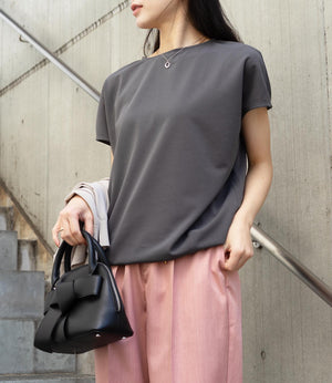 コクーンシルエットボートネックカットソー