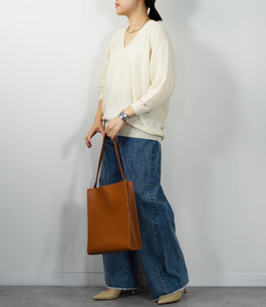 ホールガーメンVネックトニット