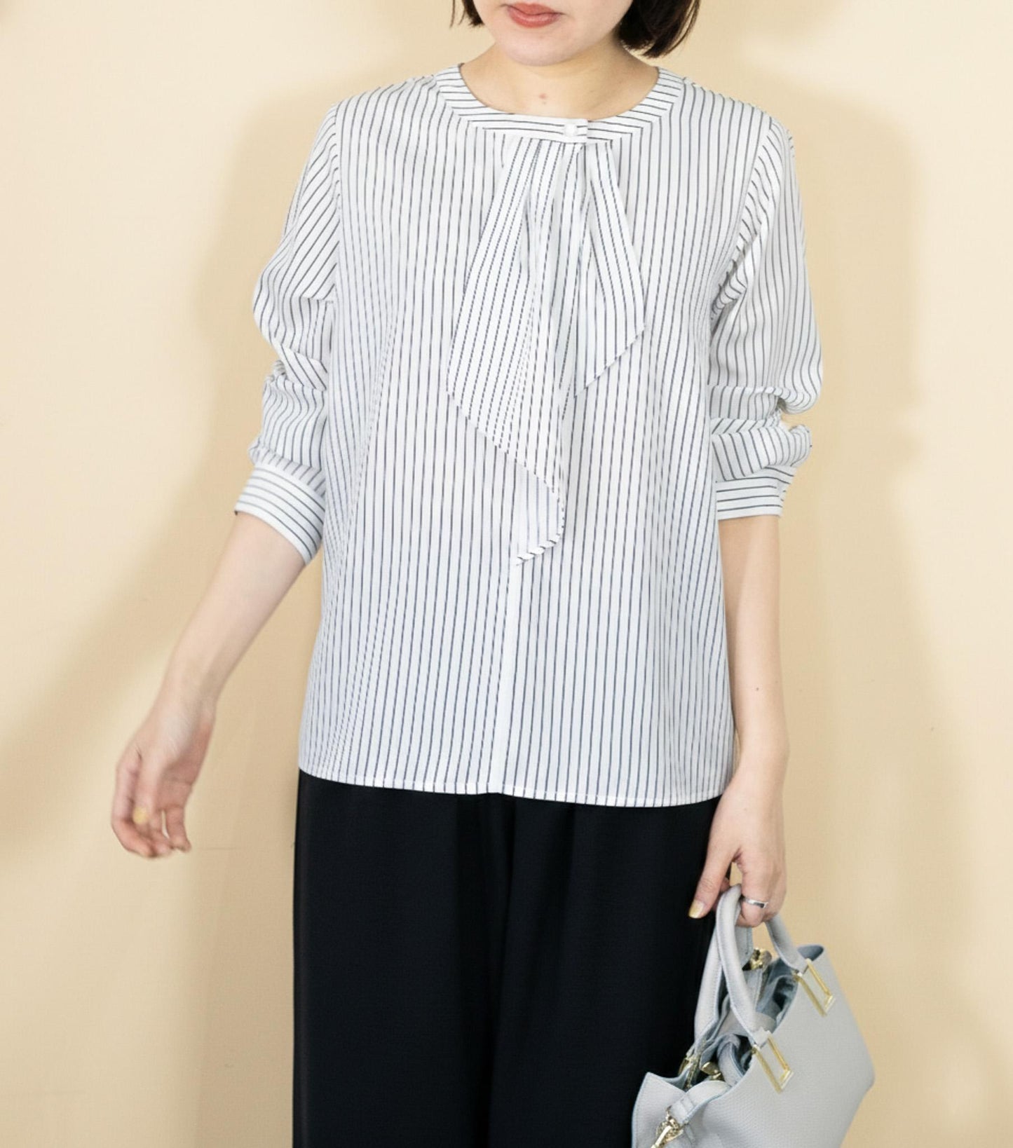 綺麗めストライプフリルタイブラウス