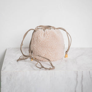 【WEB限定】【VIOLAd'ORO】ボア巾着ミニバッグ　ELMO / V-8925