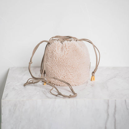 【WEB限定】【VIOLAd'ORO】ボア巾着ミニバッグ　ELMO / V-8925