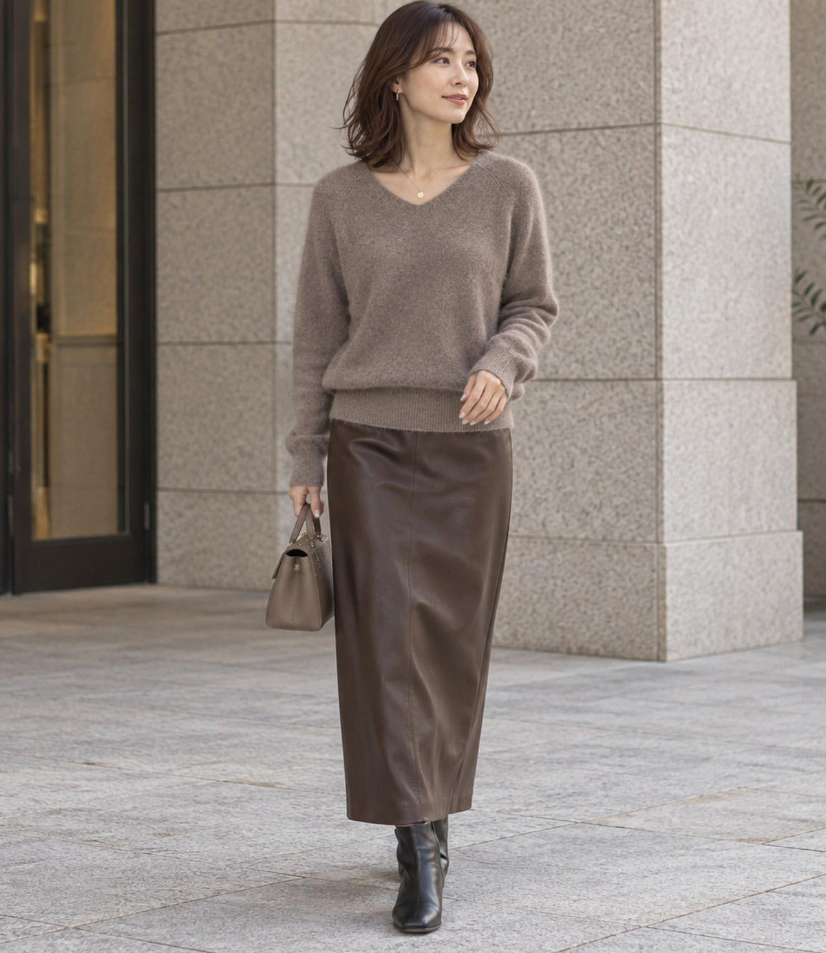 ウールカシミアホールガーメントVネックニット