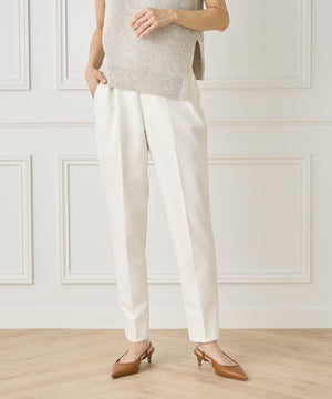 美脚テーパードパンツ