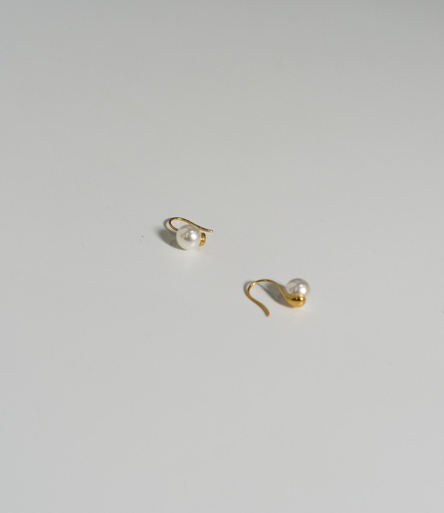 パールカーブピアス
