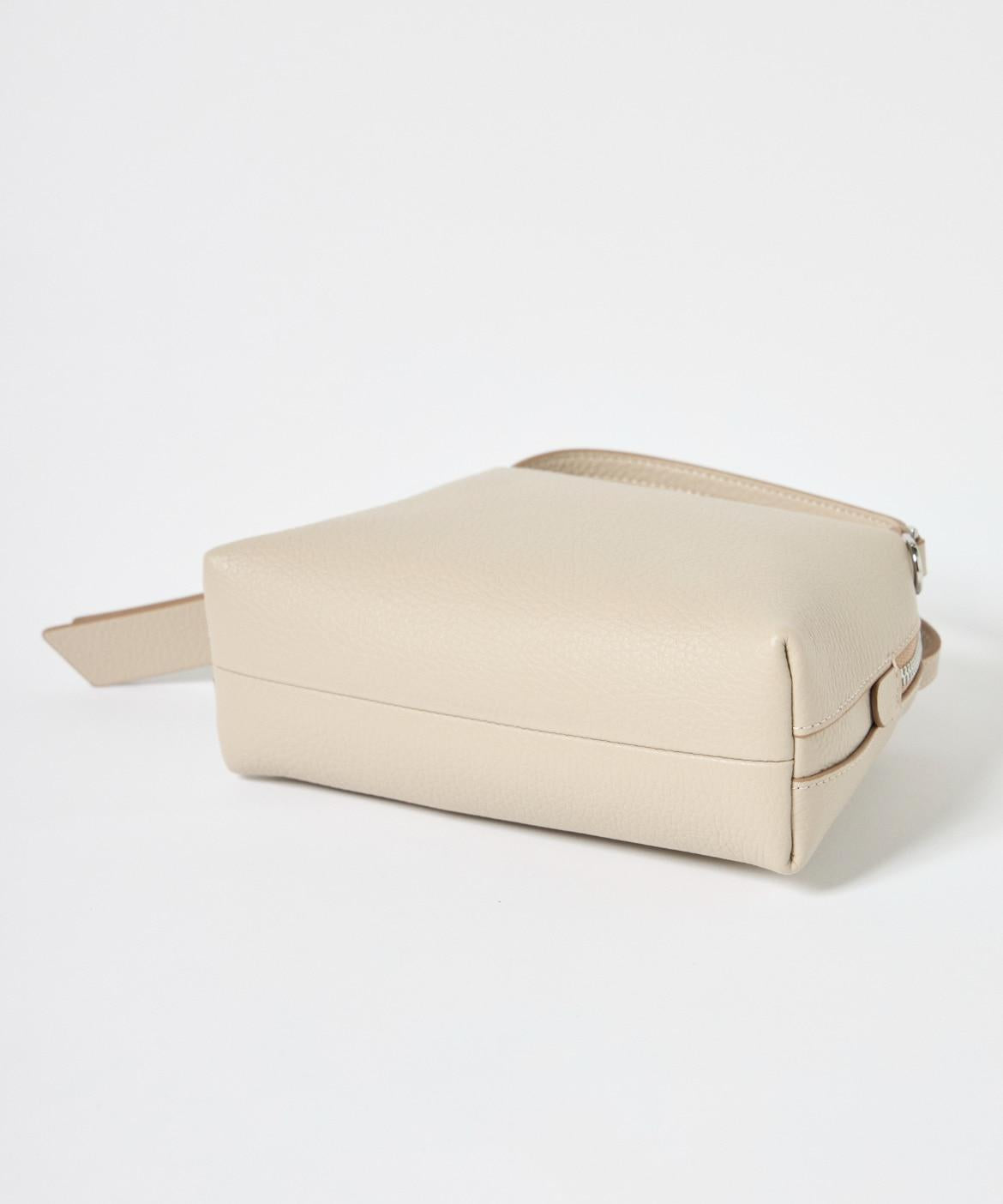 ALIFA S ミニレザーバッグ《GIANNI CHIARINI》