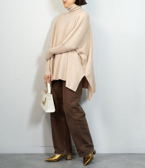 ハイネックポンチョニット