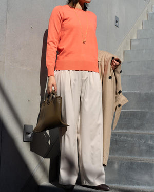 クルーネックストレートニット