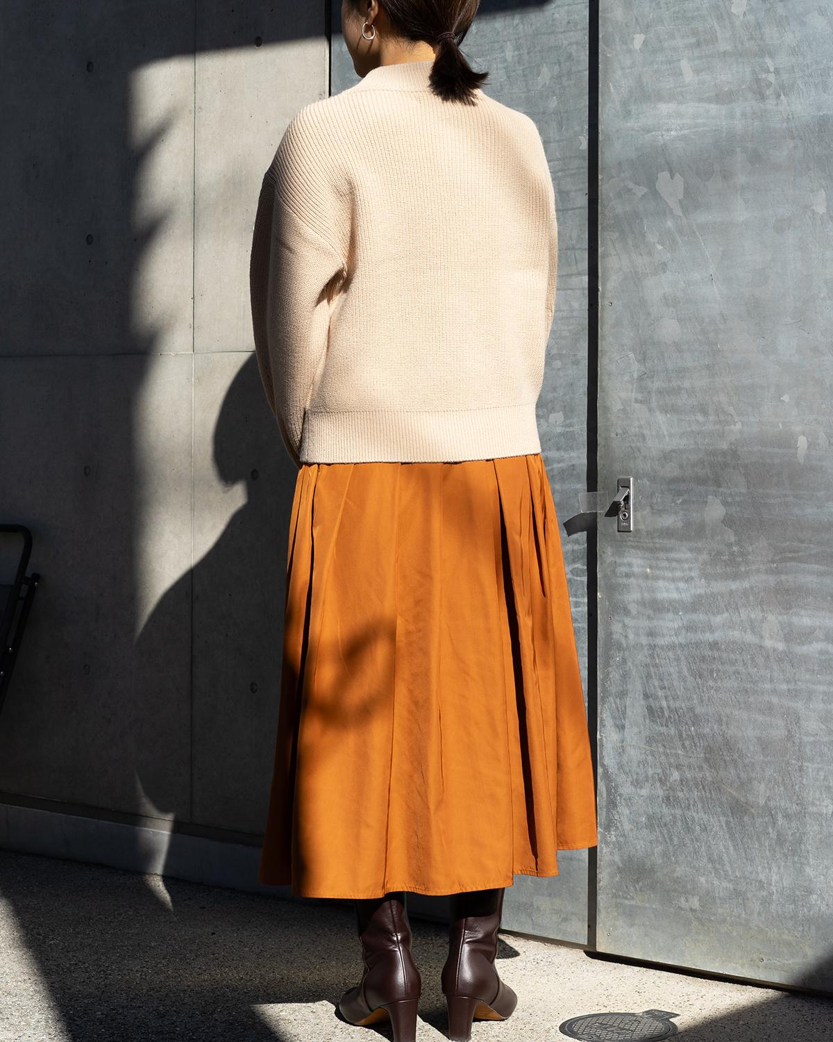 ハイネックボリュームスリーブニット