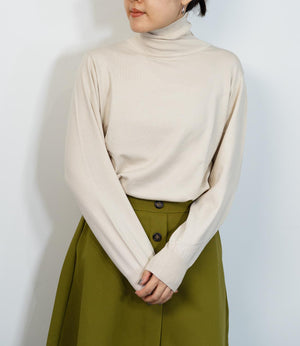 タートルネックソフトニット