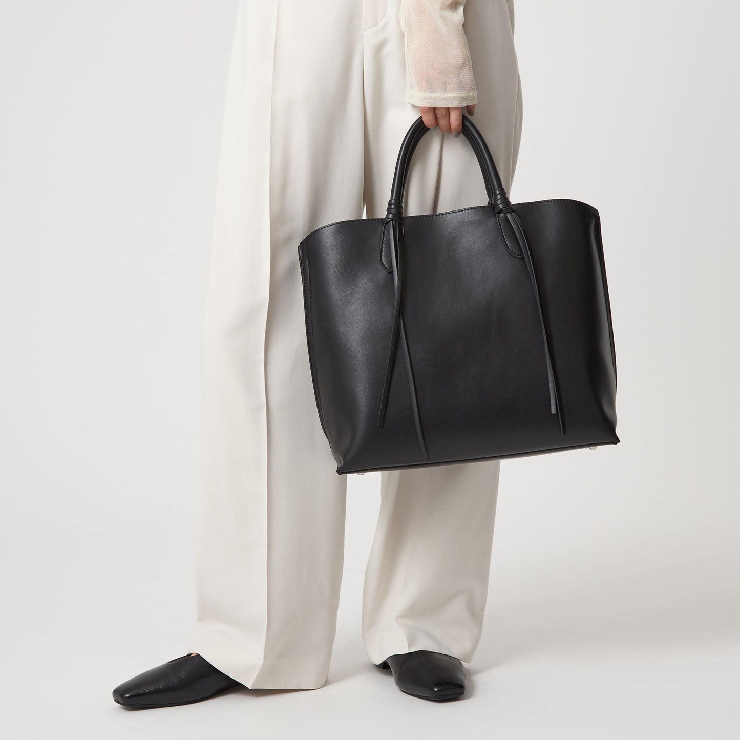 【WEB限定】2WAYタッセルハンドル A4 トートバッグ / ショルダーバッグ