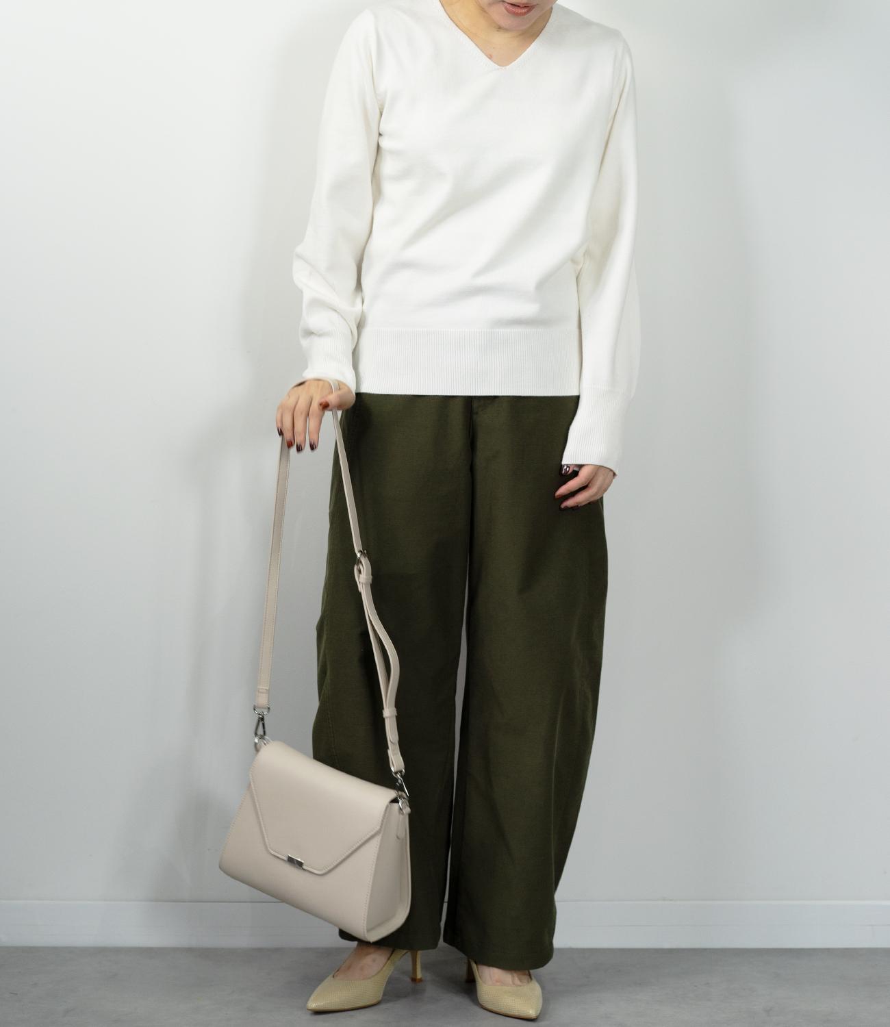 コンパクトVネックニット