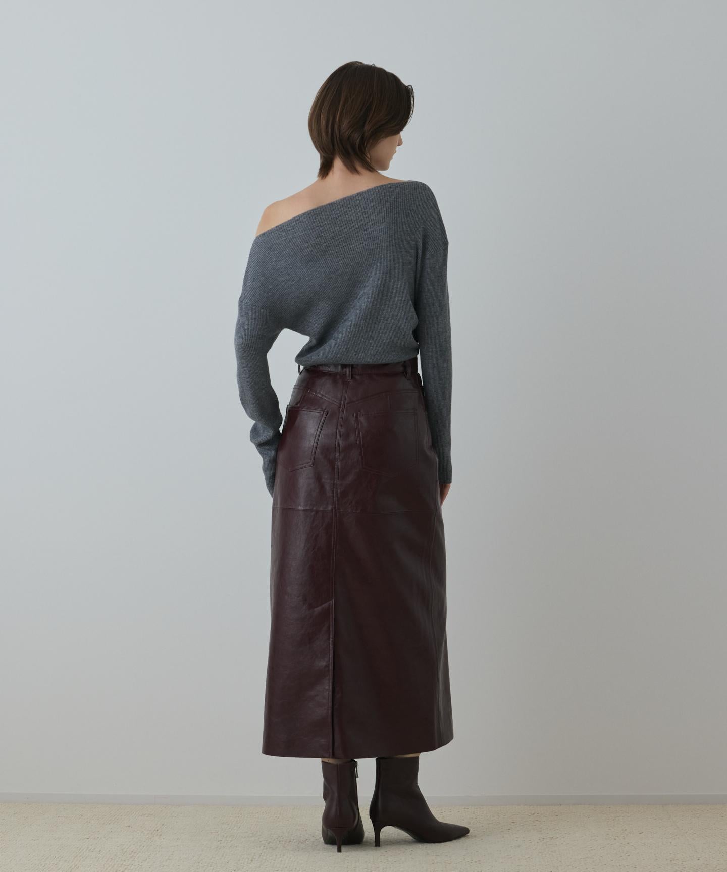 フェイクレザータイトスカート