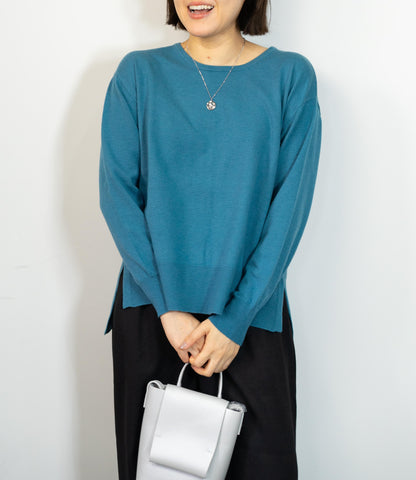 クルーネックサイドスリットニット