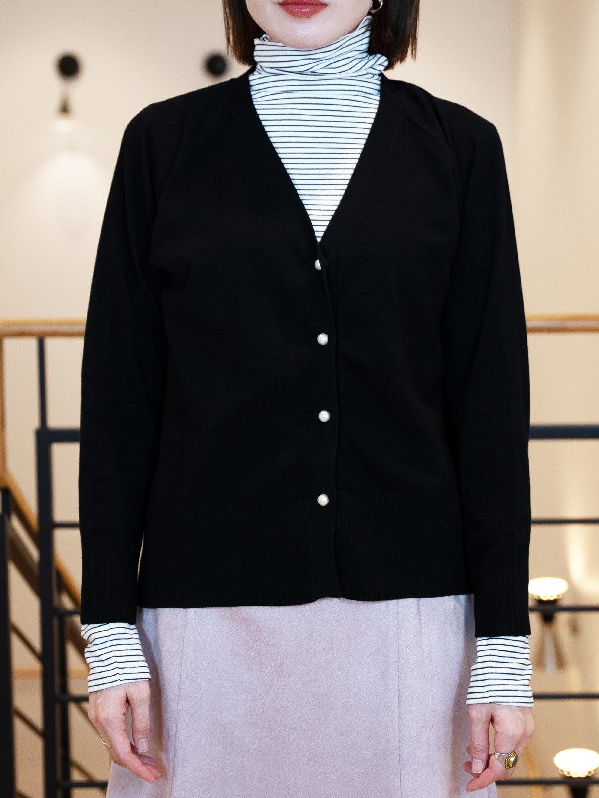 パールボタンVネックカーディガン